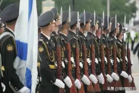 香港警察用上“AK47”阅兵？什么才是合适的礼宾枪？​｜轻武专栏图片