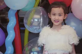 黄磊7岁二女儿生日现场曝光，网友：基因强大，第二个黄多多图片