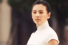 微胖的张雨绮穿旗袍才美，配复古卷气质迷人，这身材才叫“有料”图片
