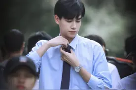 播放量5.4亿，长腿美男胡一天，终于正确地选择了适合自己的角色图片