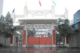 高效集热保温，海尔太阳能让万名学生用上舒适热水图片