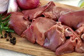 宠物吃生骨肉，会感染寄生虫吗？图片
