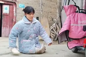 残疾女孩为了完成爷爷的遗愿，刻苦努力学习图片
