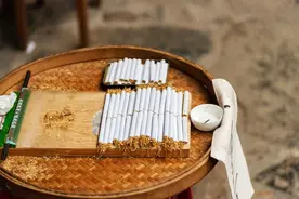 中国邮政进军烟草行业，国家希望涨价减少吸烟人群，你会戒烟吗图片