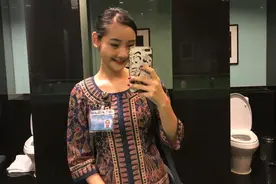 追梦3年当上新航空姐，飞半年就遇上裁员，网友鼻子酸透了图片