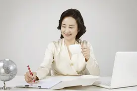 女人中年离婚，一个人过是什么感受？三位独居女人说出现状图片