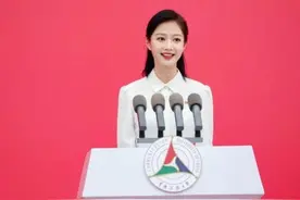 中传校花冯琳，大四实习无缘央视，被吐槽演讲时“用力过猛”图片