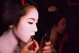 染黑齿、抹白粉、拔眉毛，古代日本男子为何钟情“重口味”妆容？图片