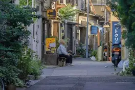 80岁的爷爷沉迷手机，怎么帮他戒网瘾？图片