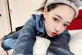 小说：她一口亲在我的脸上图片