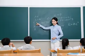 年薪30W深圳硕士在编女老师的自述“我从来都没喜欢过这份工作”图片