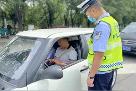 无证驾驶、闯红灯……即日起至年底，济源严查电动四轮轿车图片