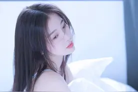 “哇哦”女孩虞书欣的日常穿搭，可盐可甜图片