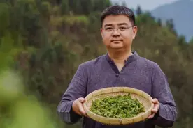 走进直播间的副县长们图片