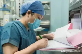 15岁“花季少女”不来月经，经检查发现竟是男孩图片