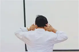 长期低头玩手机脖子疼？快来学学这套颈椎操图片