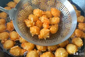 开水烫面炸丸子，老一辈人经常用的方法，炸出来不吸油，酥软好吃图片