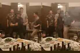 胡歌廖凡酒局抽烟被拍！桂纶镁现场热舞上袖滑落，尖叫不断醉意浓图片