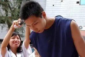 “混子”易建联高考不带笔，怒砍三双；真学霸关晓彤高考552分图片