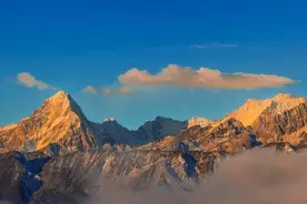 春看雪山，夏看草原，秋看红叶，冬滑雪，这就是川西图片