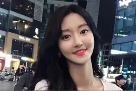 看看女神们如何选T恤图片