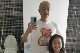 包贝尔给6岁女儿挑染白发，却被指不合适？黄磊也曾支持孩子染发图片