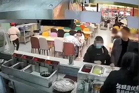 情侣抢着买单？“恩爱”举止有猫腻！店主遭损失图片