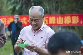 57岁体操王子李宁近照曝光！衣着随意，秃顶白发尽显苍老图片