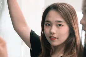 惊艳！北京“双一流”名校2021级新生辅导员集体亮相，网友：眼前一亮！图片