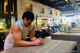 周杰伦狂喝奶茶变胖？秀出粗壮手臂证明坚持健身，送手臂训练教程图片
