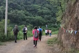 夜登长虫山图片