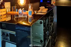 东京一家酒吧只能用笔交谈 网友：啥也不说了，都在酒里图片