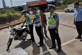 海口公安交警在全市范围内开展摩托车交通违法行为专项整治行动图片