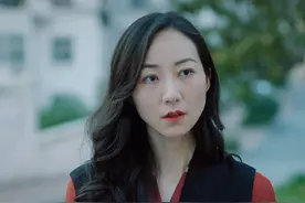 《巡回检察组》韩雪红唇卷发不停换装，女配颜值低却能色诱官二代图片