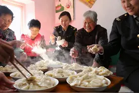 煮速冻饺子，冷水还是热水下锅？都不对，小厨大刘教您正确做法图片