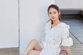 女士街拍 第四百四十六期 春日韵律 主题 陈钰琪的街拍look图片