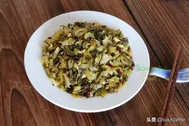 问了大厨才知道，炒酸菜时多加一步，酸脆爽口，香辣开胃很下饭图片