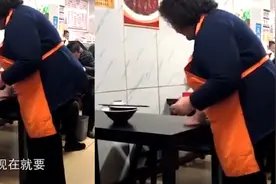 过年偷偷回家时，家人有什么反应？看到第一个就哭了图片