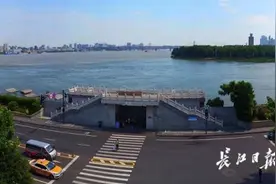 早安武汉丨长江2号洪水过境武汉，为何水位缓慢下降？图片
