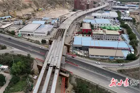 兰州“北大门”10公里高架桥成功合龙图片