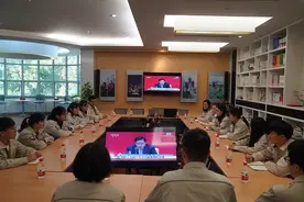 上海广大党员干部群众持续掀起学习党的十九届六中全会精神热潮，坚定一心一意跟党走的信心和决心图片