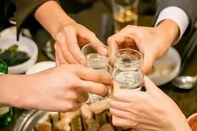 片仔癀躁动背后的酒局和名利场图片