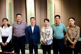 二八事件：杜女士频繁出镜，小作文一箭三雕，还有助理？你怎么看图片