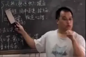 老师拿菜刀给学生上安全课：想让叛逆期学生增加印象图片