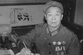 战友战场牺牲，开国少将迎娶了他的遗孀，让孩子都跟着自己姓图片
