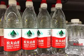 农夫山泉成本终于曝光：1元的水6角钱毛利，去年给股东分了96亿红利！图片