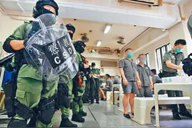 香港一收押所16名囚犯意图作乱 惩教人员持防暴枪平息事态图片
