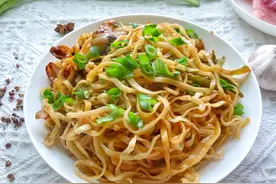 豆角焖面这样做，面条不粘粘成团，诀窍秘诀都告诉你，我先收藏了图片