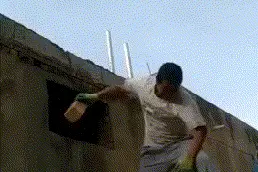 搞笑GIF：自己作死就不要害别人，瞎超车图片