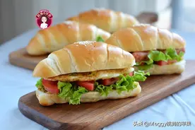 用牛角面包做早餐汉堡包，这个配方真柔软，早上吃俩，中午不饿图片